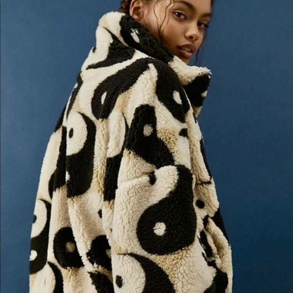 Urban Outfitters Bold Sherpa Olivia Yin Yang Jacket Ivory Tan Black - Picture 5 of 10